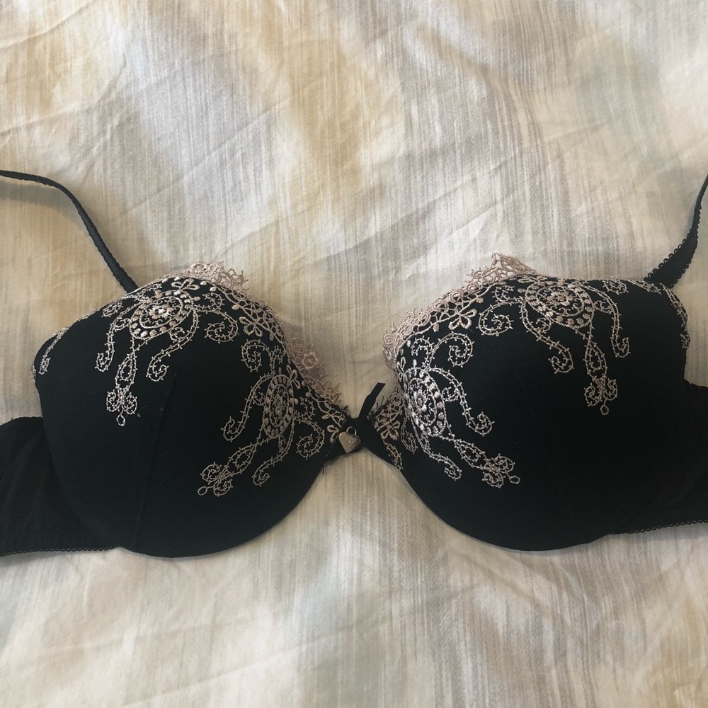Black lace accent bra 36C